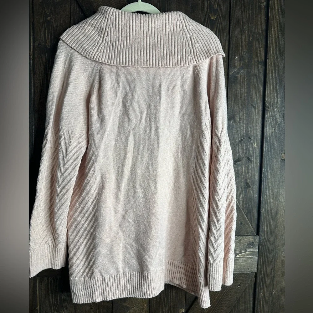 Calvin Klein cowl neck sweater
Light pink
Size XL - Picture 3 of 5
